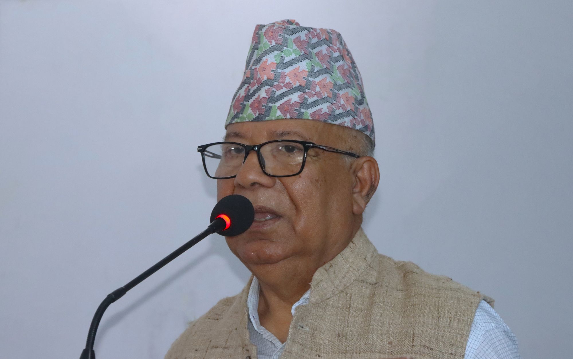 केपी ओलीले कार्यकर्तालाई झोले बनाउने काम गर्नुभयो: अध्यक्ष नेपाल